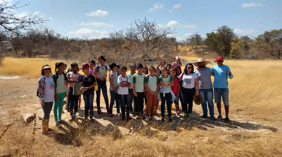 Em aula campal, alunos de São Mamede conhecem as pinturas rupestres do SÃtio Pedra Branca
