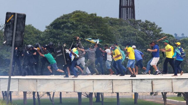 em-atos-golpistas-bolsonaristas-invadiram-sede-dos-tres-poderes-em-brasilia-no-ultimo-domingo-8-1673378484684_v2_900x506