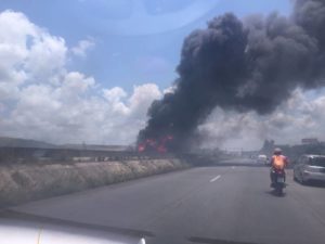 Muita fumaça no local do acidente.