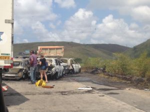 Acidente no quilômetro 17 da rodovia BR-232, na altura de Jaboatão dos Guararapes