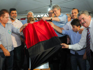 Governador inaugurando o binário do Jatobá