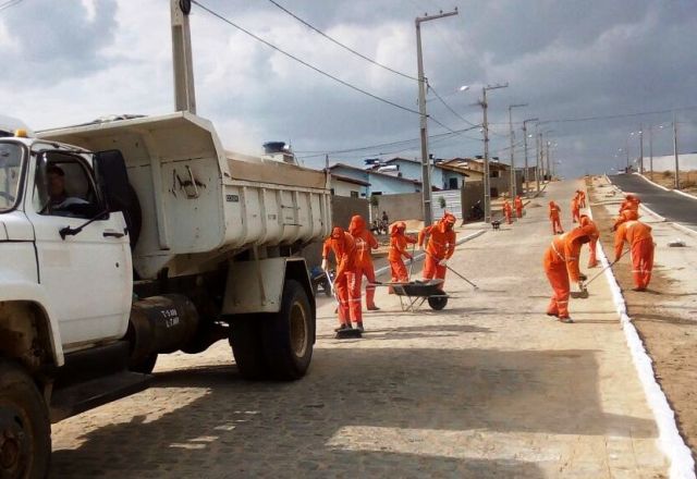 ILUSTRAÇÃO - LIMPEZA DE RUAS E REVITALIZAÇÃO DE CANTEIROS FAZME PARTEDA OPERAÇÃO