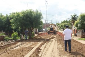 prefeito fiscaliza obras na rua da lama 7
