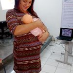 Durante as palestras as mães receberam orientação de como posicioonar o bebê