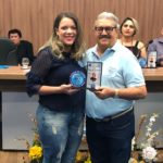 A diretora do ComplexoLiliane Sena recebeu o trófeu do coletivo Homens com mais vida