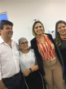 O ministro da saúde Luiz Henrique Mandetta Dona Francisca a médica Nayarah Castro e a diretora do Hospital do Bem Liliane Sena