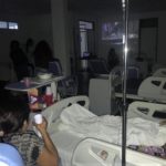 Pacientes e acmpanhantes participaram da sessão de cinema no hospital