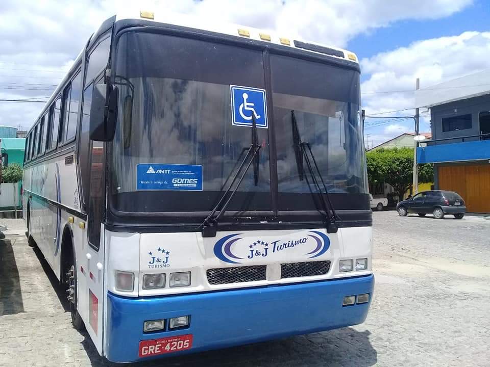Prefeitura de Coremas adquire ônibus para o transporte de estudantes até Patos