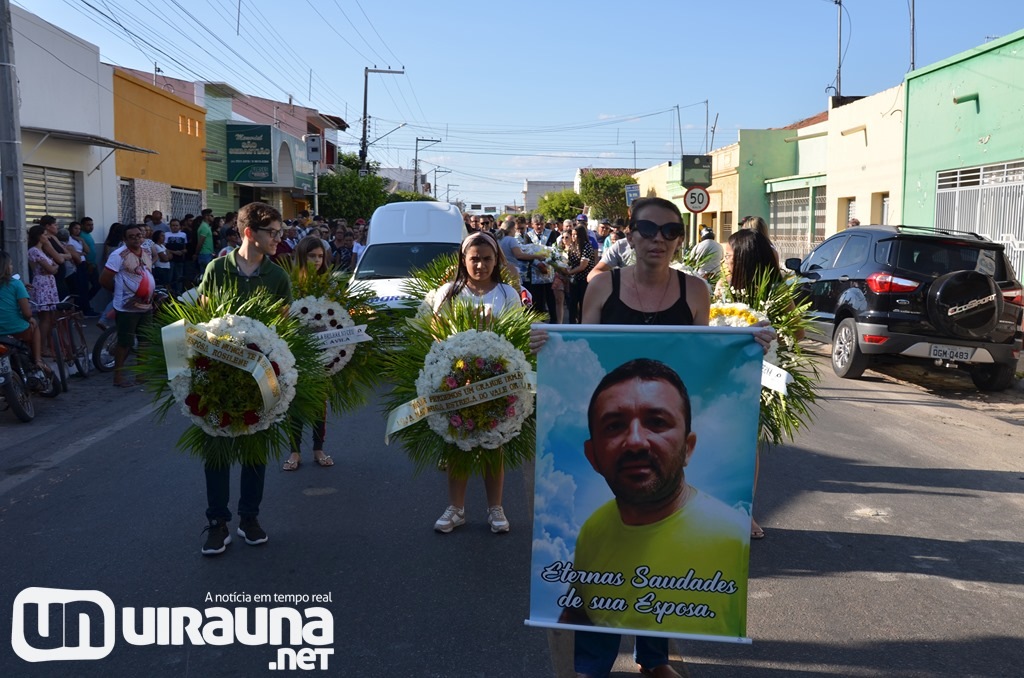 Lagrimas, tristeza e comoção marcaram sepultamento de empresário em São João do Rio do Peixe