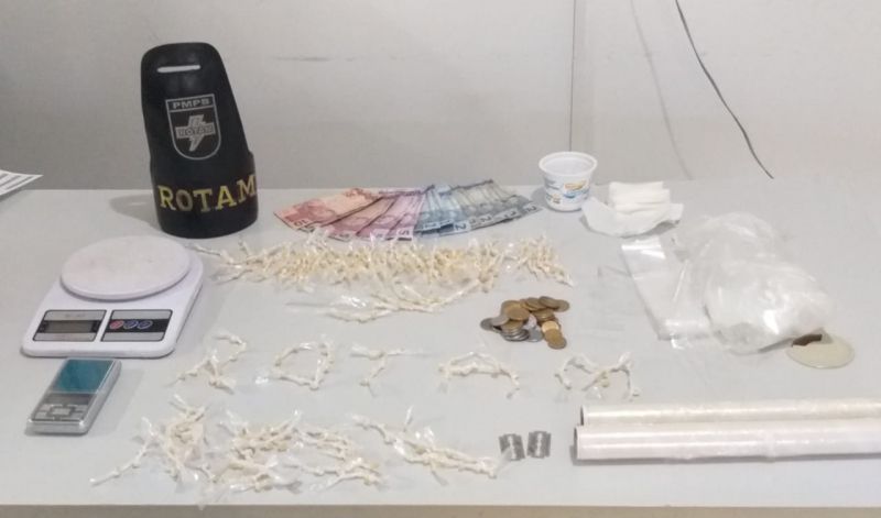 Polícia Militar desarticula “boca de fumo” na Rua do Meio, em Patos