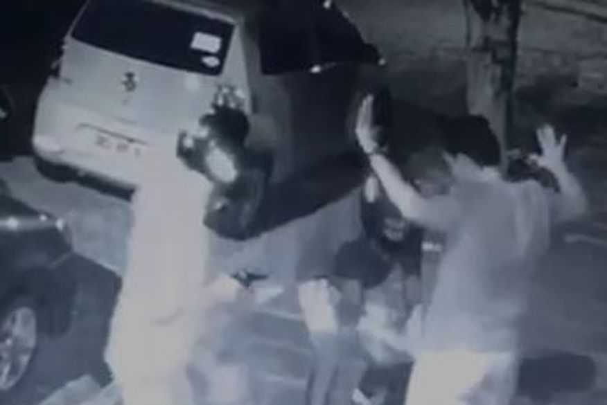 Bandidos abordam família na porta de casa e levam veículo, em Campina Grande