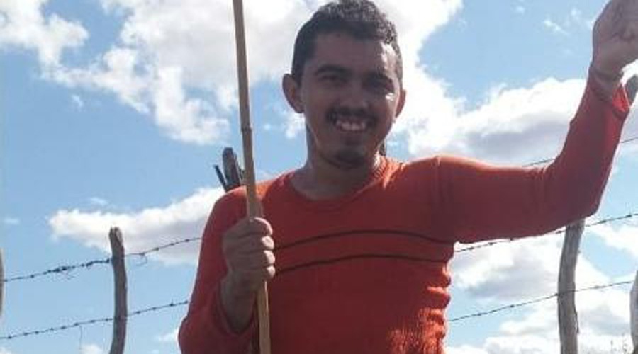 raylson-da-silva-morador-de-patos-pb-vendeu-bicicleta-que-usava-para-trabalhar-para-doar-a-vaquinha-online-do-ct-do-vasco-1569356433895_v2_450x600