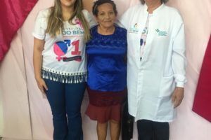 A paciente Marli Alves a diretora do Complexo Liliane Sena e a enferemira Maria Marlira
