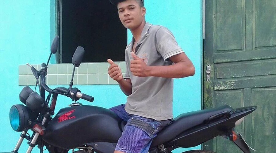 Jovem de 19 anos