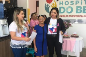 Liliane Sena a paciente Arlinda Pereira que se curou de um tumor no útero e Dra. Nayhara Castro