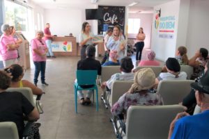 O bate papo acontece no hall principal do Hospital do Bem