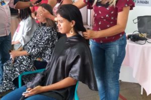 Oito cabeleireiras de Patos colaboraram como voluntárias com a ação do Dia do Cabelo