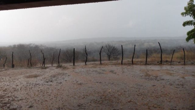 chuva em cacimba de areia