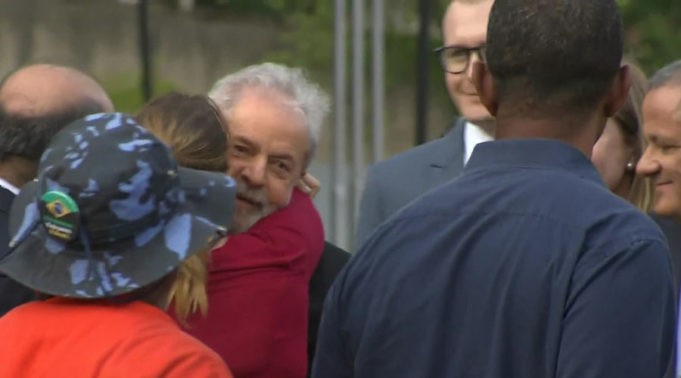 Lula deixa prisão
