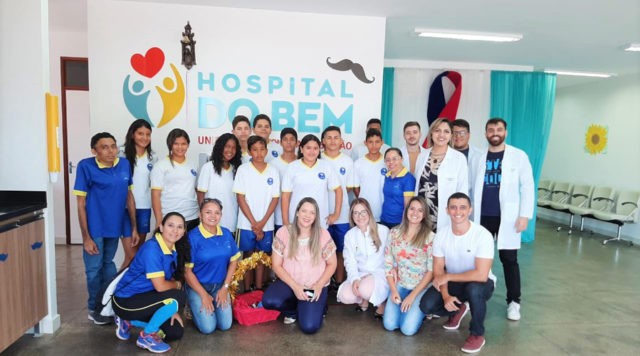Os alunos e funcionários do Hospital do Bem-capa