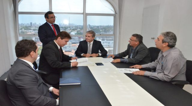 pres_tjpb_e_prefeito_malta_assinam_protocolo_int_p_cessao_forum_e_casa_12_11_19_8