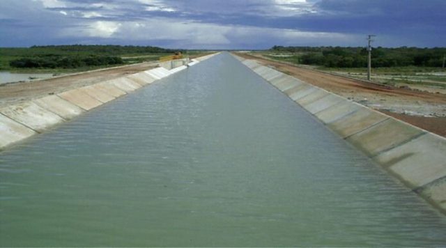 Vista geral do canal de transposição do Açude Castanhão, no Ceará.