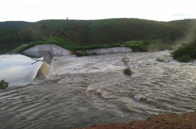 manancial-sangrando-no-vale-do-pianco