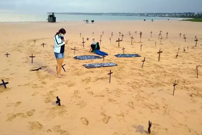 cruzes-protesto-praia-joao-pessoa-pb