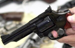 Assassinatos de negros aumentam 11,5% em dez anos e de não negros caem 12,9% no mesmo período, diz Atlas da Violência