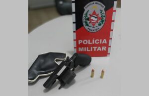 Polícia Militar apreende arma de fogo e conduz seis indivíduos à delegacia de Patos