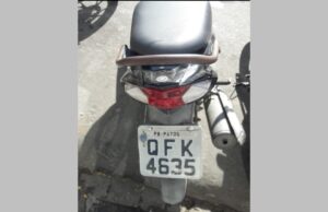 Moto é furtada em frente de residência, em Patos