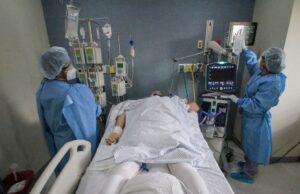 Mais de 240 médicos brasileiros morreram de Covid, diz sindicato