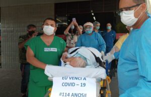 Idosa de 114 anos vence a Covid-19 e recebe alta de hospital em João Pessoa