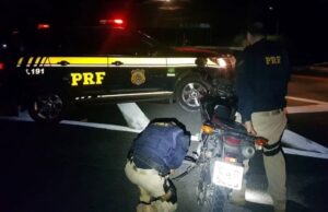 PRF prende duas pessoas e apreende motocicleta com sinais de adulteração na região de Patos