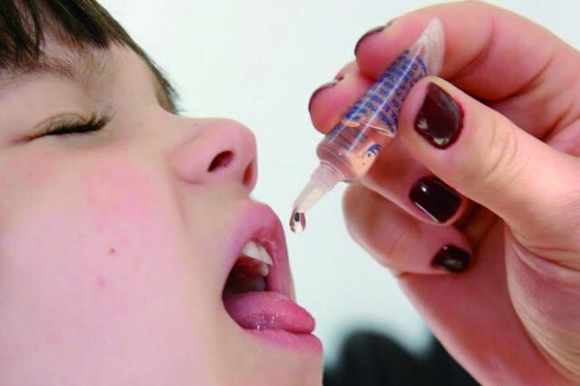 5f8f50bbc94f7_Vacina_contra_polio