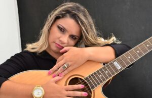 Assaltantes tomam bolsas e celulares da cantora Cyda Dyas e amiga, em Patos