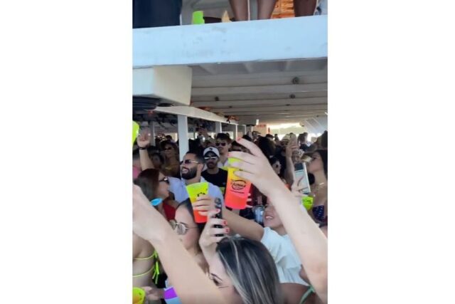 show_joao_lima_farra_em_alto_mar_aglomeracao_paraiba_foto_instagram3