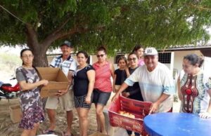 Prefeitura de Patos realiza entrega de pintos e rações para agricultores do município