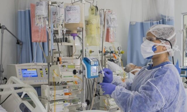 87717938_SO-Sao-PauloSP01-04-2020-CORONAVIRUSCOVID-Pacientes-com-Covid-19-na-UTI-do-hospital