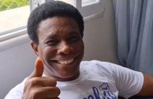 Cantor e compositor Neguinho da Beija-flor é internado com Covid-19