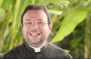 “Quem compra voto passará 4 anos sem compromisso. Quem vende ficará esse tempo sem direito algum”. Veja o recado do padre Fabrício