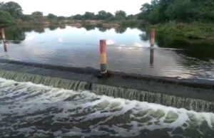 Rio Espinharas registrou cheia no dia de ontem, em São José de Espinharas. Vídeos