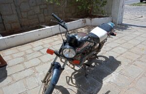 Polícia Militar apreende moto com restrição de roubo/furto em Passagem