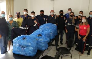 Prefeito de Patos entrega nova remessa de uniformes ao SAMU