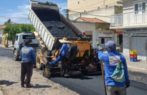 Prefeitura de Coremas continua investindo em obras de asfaltamento. Vídeo