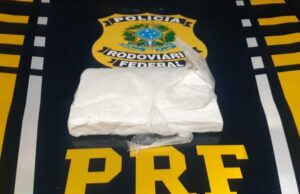 PRF prende passageiro de táxi transportando um quilo de cocaína em São Mamede. Vídeo