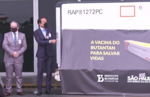 Lote com as primeiras 120 mil doses da CoronaVac chega a SP