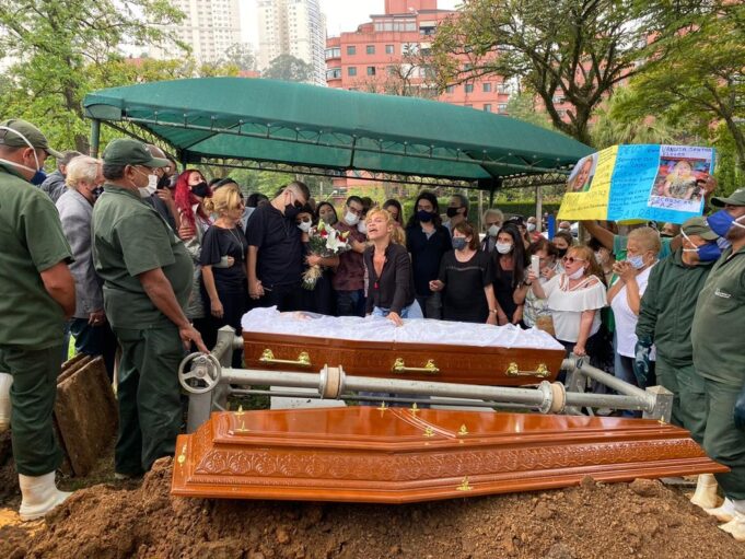 sepultamento-da-cantora-vanusa