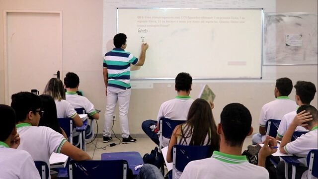 ALUNOS-EM-SALA-DE-AULA-JUNIOR-MACENA-TV-CONTEXTO-1024x576