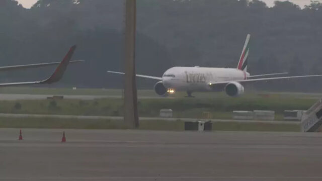aviao-emirates-doses-astrazeneca